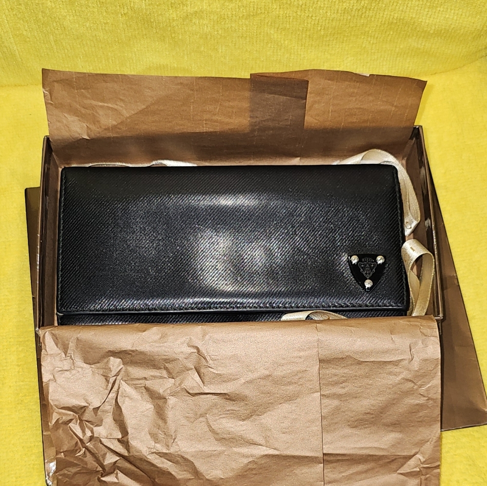 Gucci crest long wallet